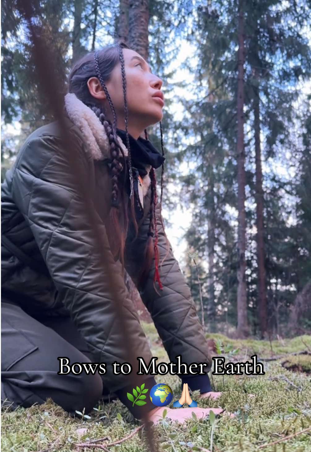 When we start truly feeling… we realize: we are one with everything around us. Mother Earth — the Great Womb of Life, our Source, our Home 🌿 She nourishes us, supports us, warms us with her breath… And it is so important — to bow to her in gratitude, with reverence, with love… Because Earth is alive. She feels. She listens. She gives generously… but she can also take away. It is in my bows to Mother Earth that I feel the greatest power — a deep connection to my lineage, to life itself, to the breathing of the entire world… I bow to Earth for every breath… for every step… for the gift of being here and now. I bow to my ancestors… for this precious life… I feel how my bows unite me with the great Macrocosm, with the Creator’s divine plan ✨ Let’s learn to live in her rhythms, in her sacred dance, in her endless love. And let’s give thanks… every day… with every cell of our being 🙏🏻 I am… You are… We are one with the Earth 🌱 With love and light, your shaman sister 🦅 #shamanism #shaman #beautifulshaman #udagan #forestnymph #dakini #shakti #priestess #wildwoman #bewildandfree #awakening #spirituality #shamanicjourneywithsnezhana #motherearth 