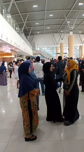 ada di bandara Juanda😊