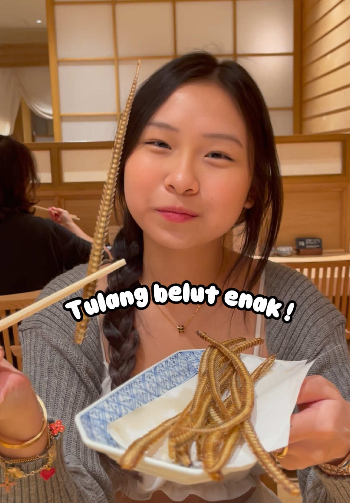 Ternyata tulang belut enak yaa?!😱💖