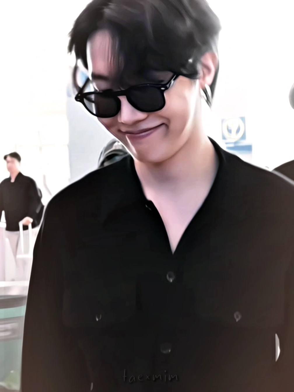 He’s so ridiculously fine in all black >< #fyp #foryou #fypシ゚viral #trending #bdtiktokofficial #unfrezzmyaccount #bts_official_bighit #jhopebts #jhopeedit #adatsemajboor #fyppppppppppppppppppppppp 