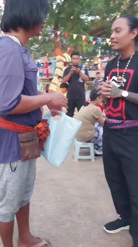 អាចារ្យធំកំពូលជេរ Vs កំពូលអ្នកសុំទាន កែវសុវណ្ណ🤣🤣#viral #funnytiktok #funny #funnyvideo #followers #fyp #viralvideo #tiktokamerica🇺🇸 #foryou #growmyaccount #siemreab #siemreapcambodia🇰🇭 @Pu__meakra @Samusic 🎶🇵🇭 @ប៉ាប៉ា អូន 