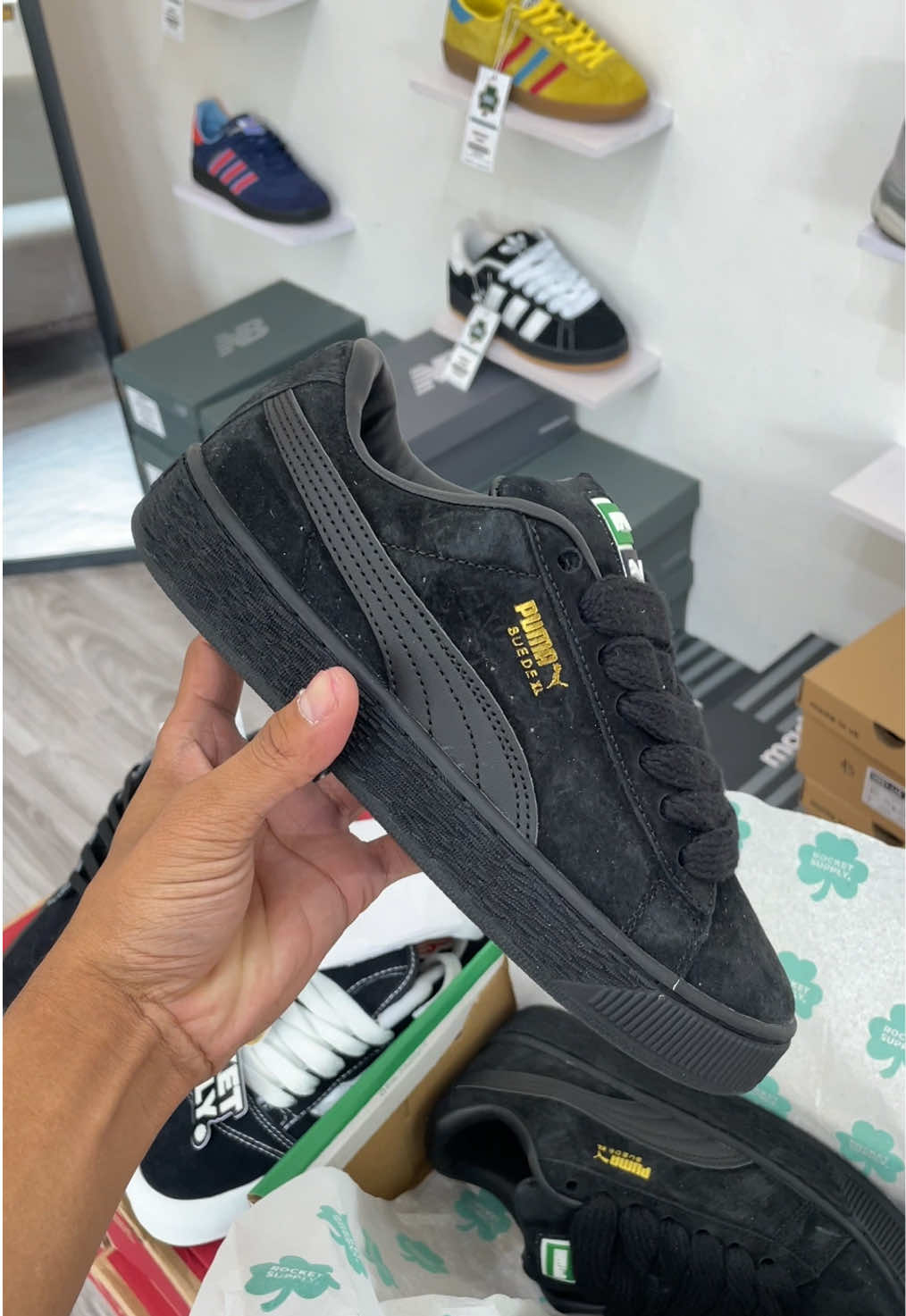 SUEDE XL FULL BLACK 💣 // NEW & BOX // SIZE 38-44 ❤️‍🔥 ••• 📩 INFO & ORDER KLIK LINK BIO : 🏡 TOKO OFFLINE : Alamat lengkap : Jl. Kenanga No.13, Laweyan, Kec. Purwosari, Kota Surakarta, 57142. Google Maps : “ Rocket Supplys “ 🌐 ONLINE ORDER :  Shopee : Rocket Supplys Whatsapp : 0895-3402-40002 📺 SOCIAL MEDIA : Instagram : @rocketsupplys_ Instagram Katalog : @rocket.katalog #fyp #pumasuedexl #suedexl 