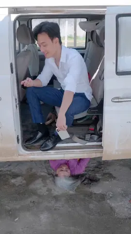 old lady hiding under car #shorts​ #homeless​ #funny​ #movie​ #drama​#viral #viraltiktok #Love #edit #funny #capcut #blowthisup #fypage #video #music #videoviral #fyp #comedia #foryou #viral_video 