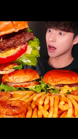 Beef burger #burger #fried #food #asmrfood #tiktokfood #mukbang #eatingshow #lovelymukbang 