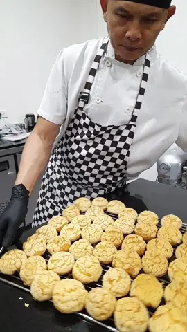 choux craguelines..... ..ชูครีมกรอบ....