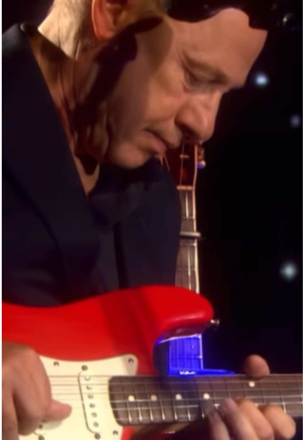 No flash. No tricks. Just fingers, feel, and a tone that shaped generations. Mark Knopfler didn’t need volume. He needed swing — and a story worth telling. #wavlegacy #MarkKnopfler #SultansOfSwing #DireStraits #GuitarPoetry #ToneWithoutPicks #FingerstyleLegend #StringWhisperer #ClassicRockVibes #GuitarGods