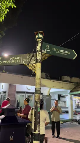 Jika suatu tempat membuatmu tenang maka kunjungilah tempat itu,. #fyp #fypage #fypシ゚ #for #foryou #foryoupageofficiall #masukberanda #masukberandafyp #storytime #mentahanvideo #mentahan #walisongo #ziarahwali #sunanampel #sunanampelsurabaya #surabaya #sby #surabaya24jam #sby24jam #religi #simpatikmusic 