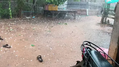 #ព្យុះភ្លៀងធ្កាក់ទឹកកក😭