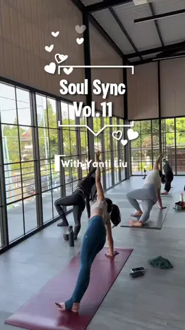 What a fire flow led by Yanti Liu 🔥🔥🙌 for #soulsync vol.11 See u nxt month yogis!!  #yoga#yogaevent#yogaflow#yogaclass#yogaeventjakarta#eventorganizer #yogatok#yogastudent#yogateacher 