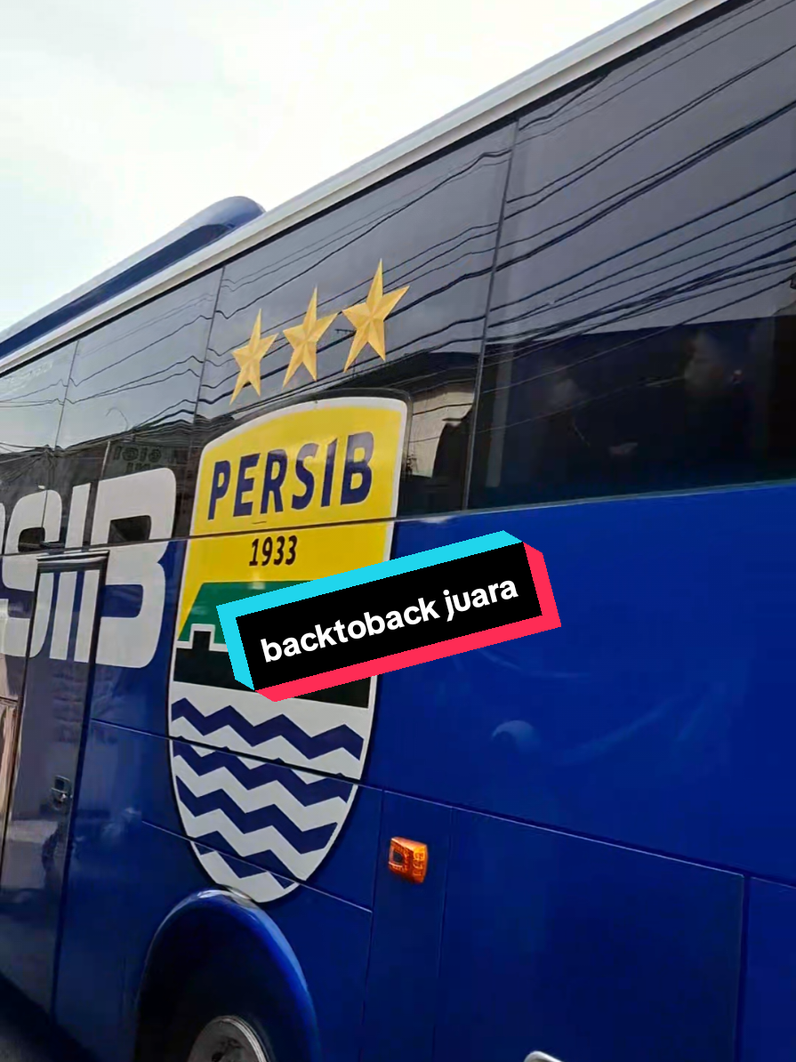 kawal sampai juara , 3 poin buat @persib malam ini #persib #persibday #bandung #juara #fyp #nw #bobotoh #juara #viralvideo #viral 