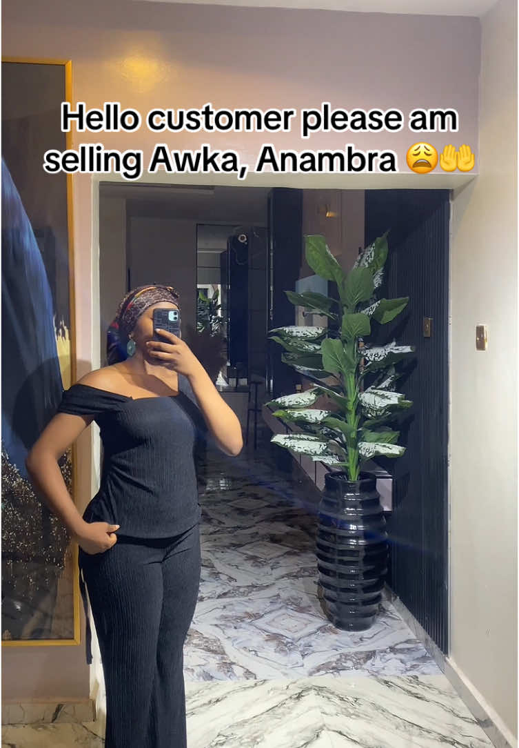 Please am selling Awka oh😂😂😩Beautiful two piece set 🖤available in colours.to place your order kindly Dm on WhatsApp :09013429682 #fyp #fashiondesigner #viral #makemefamous #twopieceset #goviral #fashion #fypシ゚ #trendingsound #foryoupage❤️❤️ 