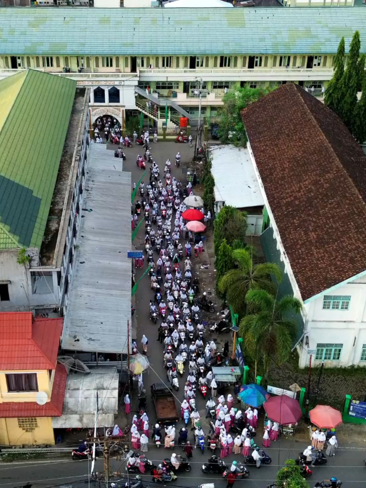 Suasana jam pulang santriwati #darussalammartapura