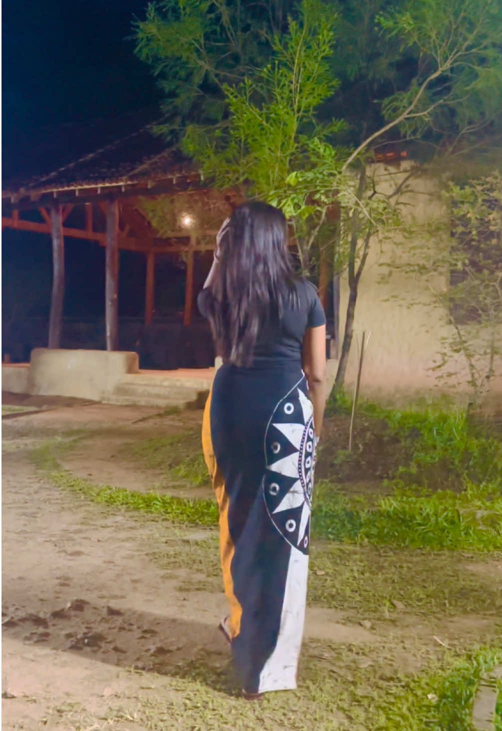 💛🖤….🫢 #foryou #foryoupage #fyp #viral #trending #aurudusong #aurudu #trendingaurudusong #trendingsong ##apegama #celebration #sinhalanewyear #aluthaurudu #onemillionaudition 