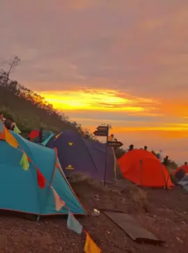 whit yuo.?#gunung#gunungindonesia #pendakigunung #sindoro #fy #fyp #san #santera #eigeradventure #areioutdoorgear 