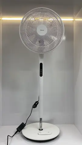 Quạt điện Toshiba TF-35DH26 với thiết kế 9 cánh mang lại làn gió mát mẻ trong mùa hè này