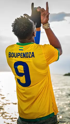 L’oiseau rare rend un vibrant hommage à son vrai AB9🕊️❤️ en portant son maillot dans son clip NO love #camerountiktok🇨🇲 #cotedivoire🇨🇮 #libreville_gabon🇬🇦 #ab9 