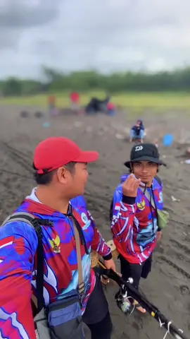 🎣🎣 #mancing #storymancing #mancingmania #fyp #fypmancing #mancingmaniacilacap #surffishing #mancingpasiran #pasiranerjogja #pasiranerpurworejo #pasiranerkebumen #pasiranercilacap 