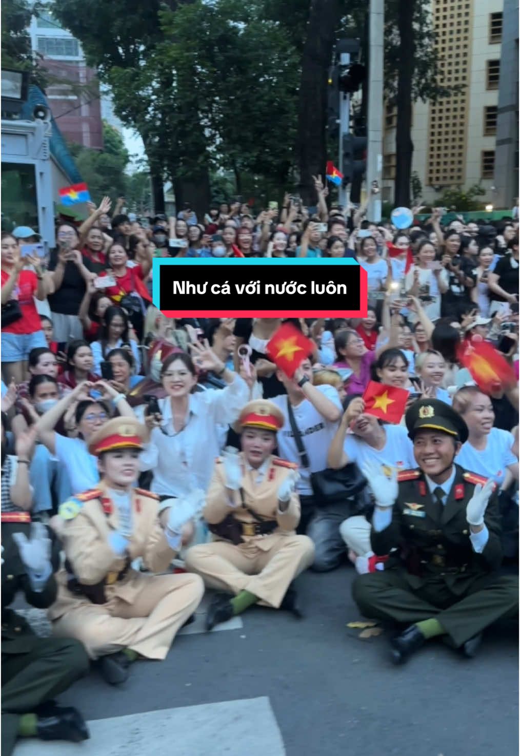Dân và Quân hoà chung 1 thể ♥️🇻🇳#30thang4 #thongnhatdatnuoc #giaiphongmiennam #dieubinh #dieuhanh 