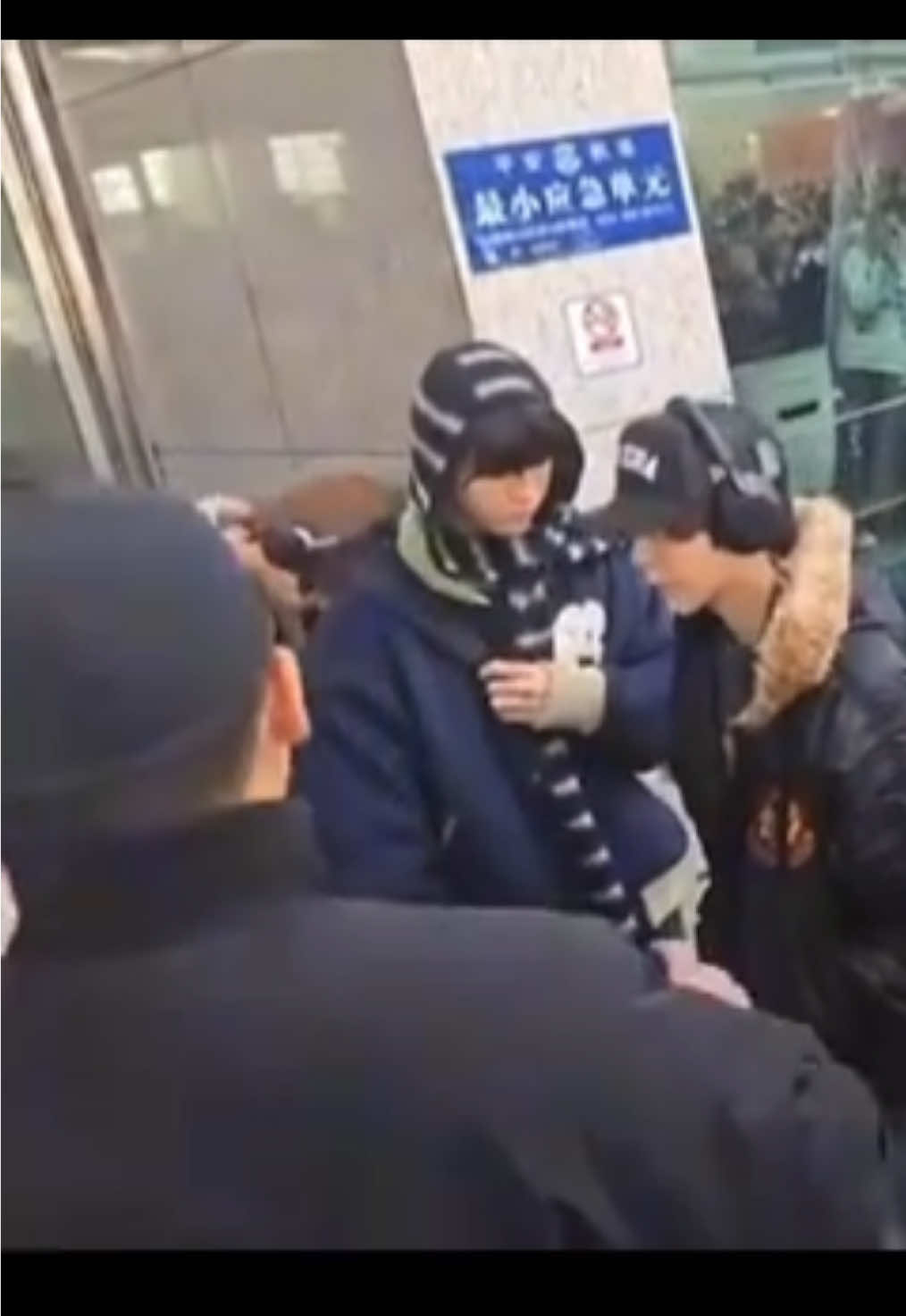 241222 光州空港　シオンいつもサクヤを守ってくれてありがとう　次シオンにこんな表情させたら許さないからね#nctwish #シオン #sion #시온 