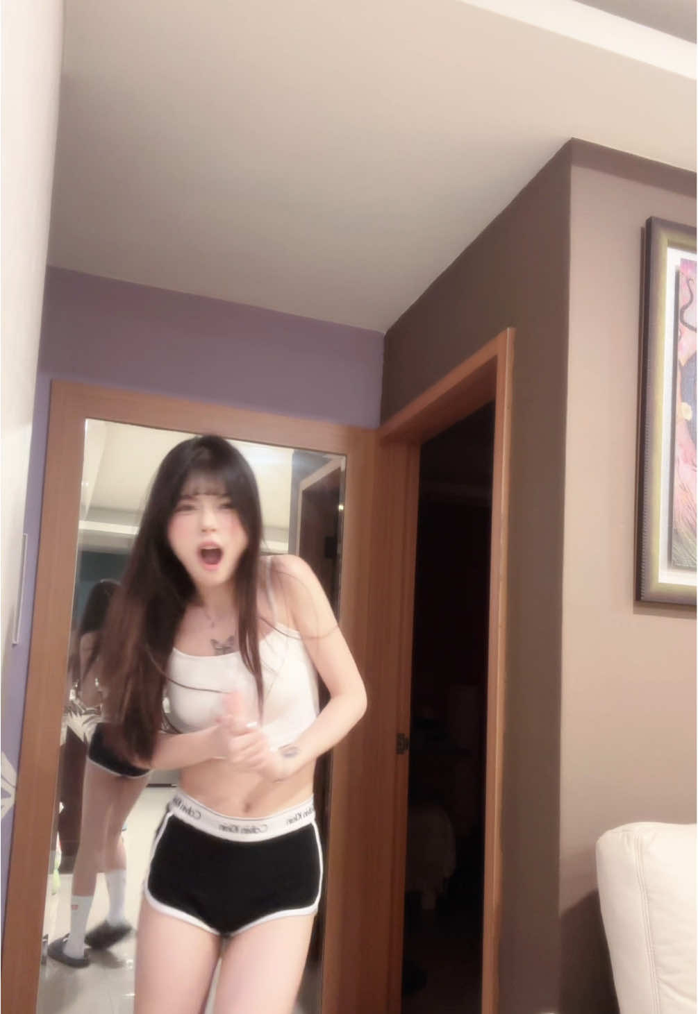 最後一下敲到指甲。