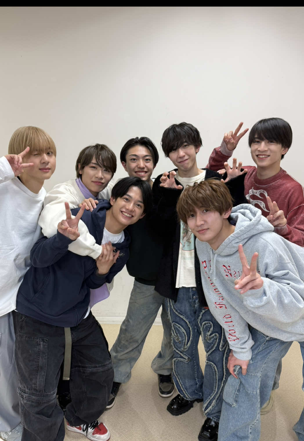 みんなでアイドルポーズチャレンジー！？✌️😉🐱😘🫳 #真弓孟之 #永岡蓮王 #山中一輝 #井上一太 #岡佑吏 #浦陸斗 #大内リオン #AmBitious