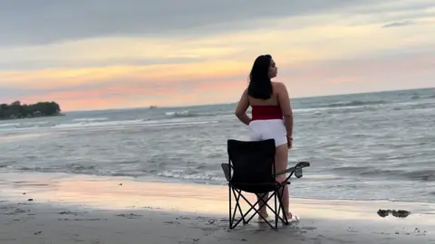 i find my alone time so beautiful. simply going out to the beach and watch the sunset alone gives me so much peace than i ever expected. at this point,it’s not the want anymore but a need 