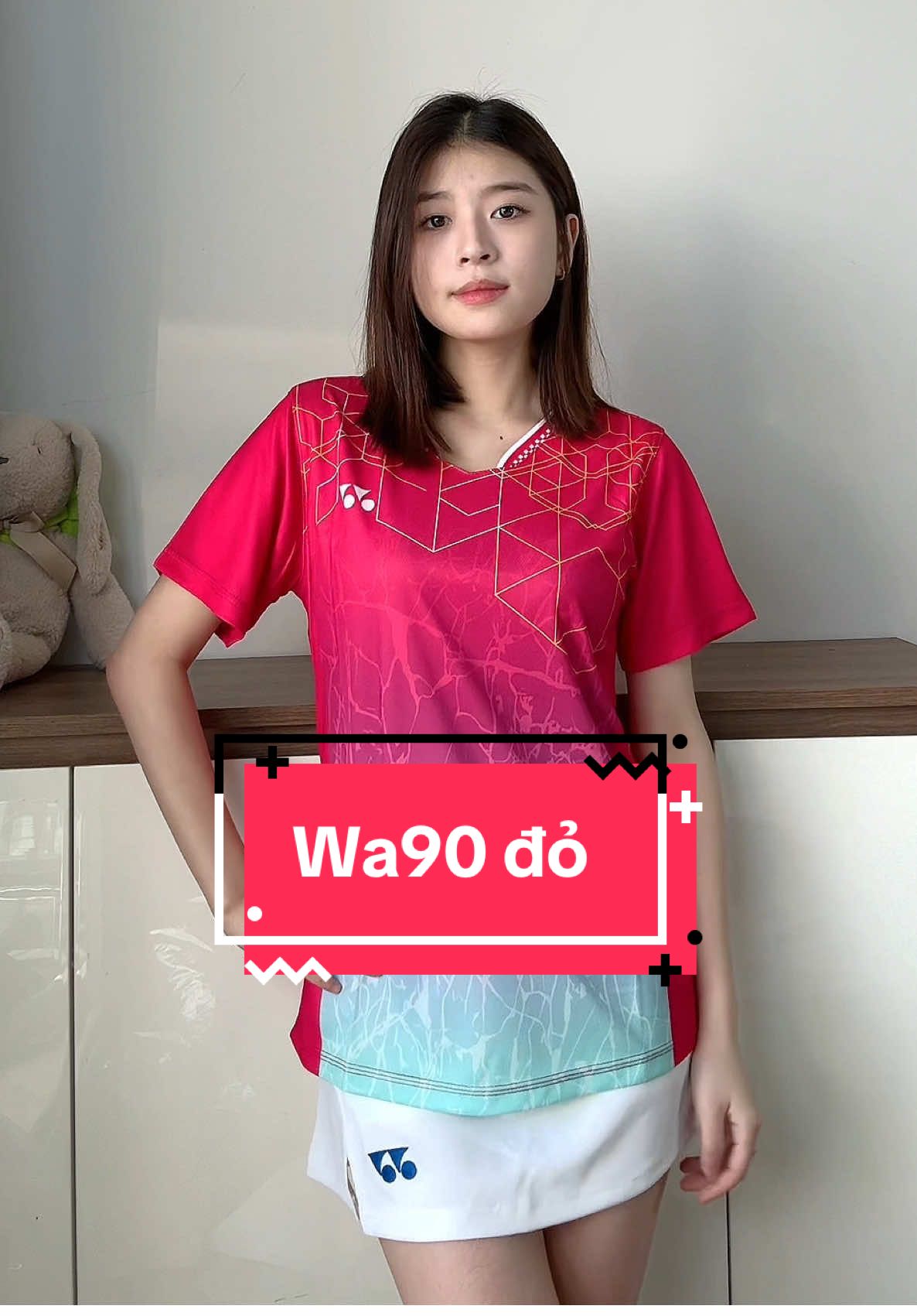 Mẫu áo cầu lông màu đỏ siêu nổi bật khi ra sân cầu 🏸❤️ #wingssport #caulong #badminton #thethaomoingay #aocaulong #xuhuong #vaycaulong #baovotcaulong #quancaulong 