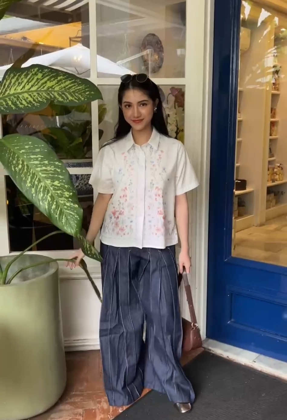 Dipake ke kantor bisa, ngopi cantik apalagi. Multigaya bareng Cottonink! #cottonink #outfit 