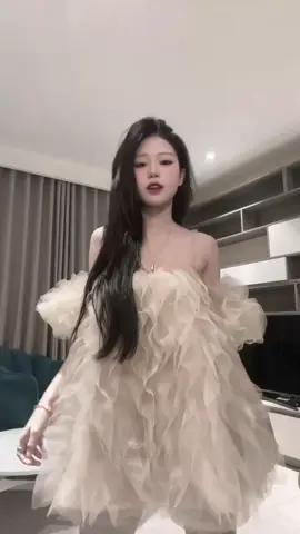 Xá xị ... Chị chị chị em xá xị 