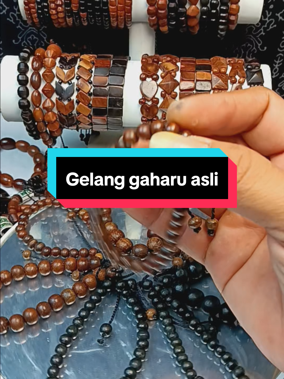 Dapatkan segera gelang kayu gaharu yang asli hanya disini! #gelangpria #gaharu #gelangkesehatan #gelanggaharu #tiktokshop #bracelet #fyppppppppppppppppppppppp 
