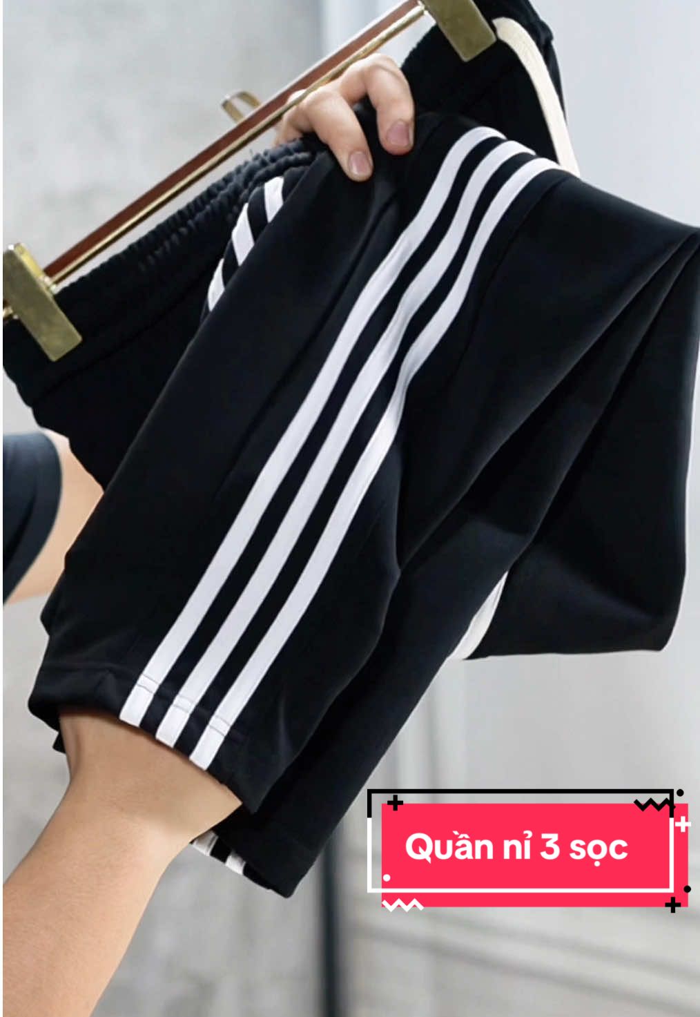 Quần nỉ thể thao 3 sọc xuông chân màu đen mua trong giỏ hàng #keng37879 #quanni2soc #quanshocni #quanniunisex #quan4vach #quanninamdep #quancocni #quannithom #quanninamumi #xuhuongtiktok #quanni2socsecchan 