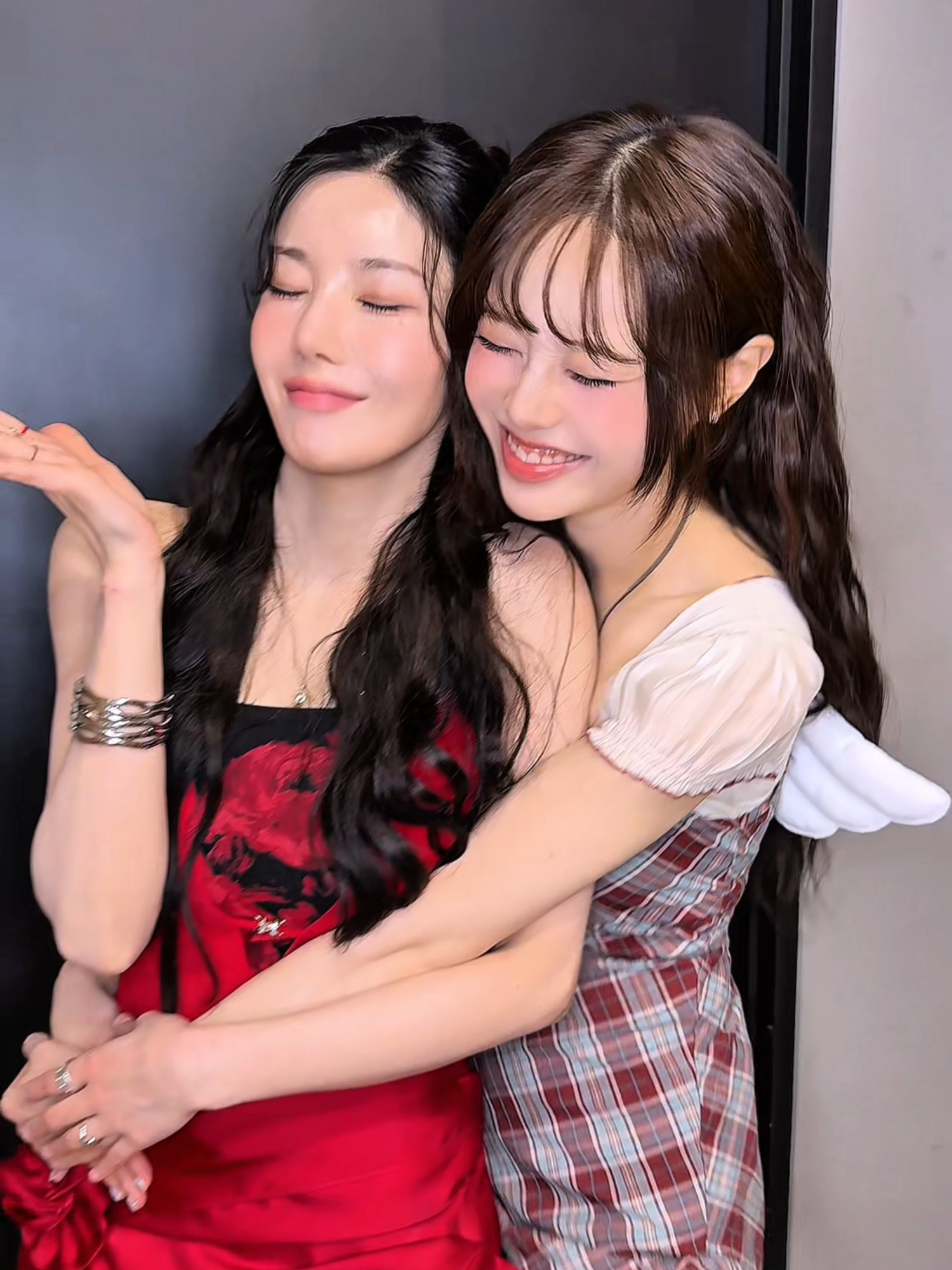 I wanna! she wanna! Kiss a kitty🐈‍⬛❤ with #권은비 #CHUU #츄 #Onlycryintherain #Kissakitty #KWONEUNBI @official_kwoneunbi