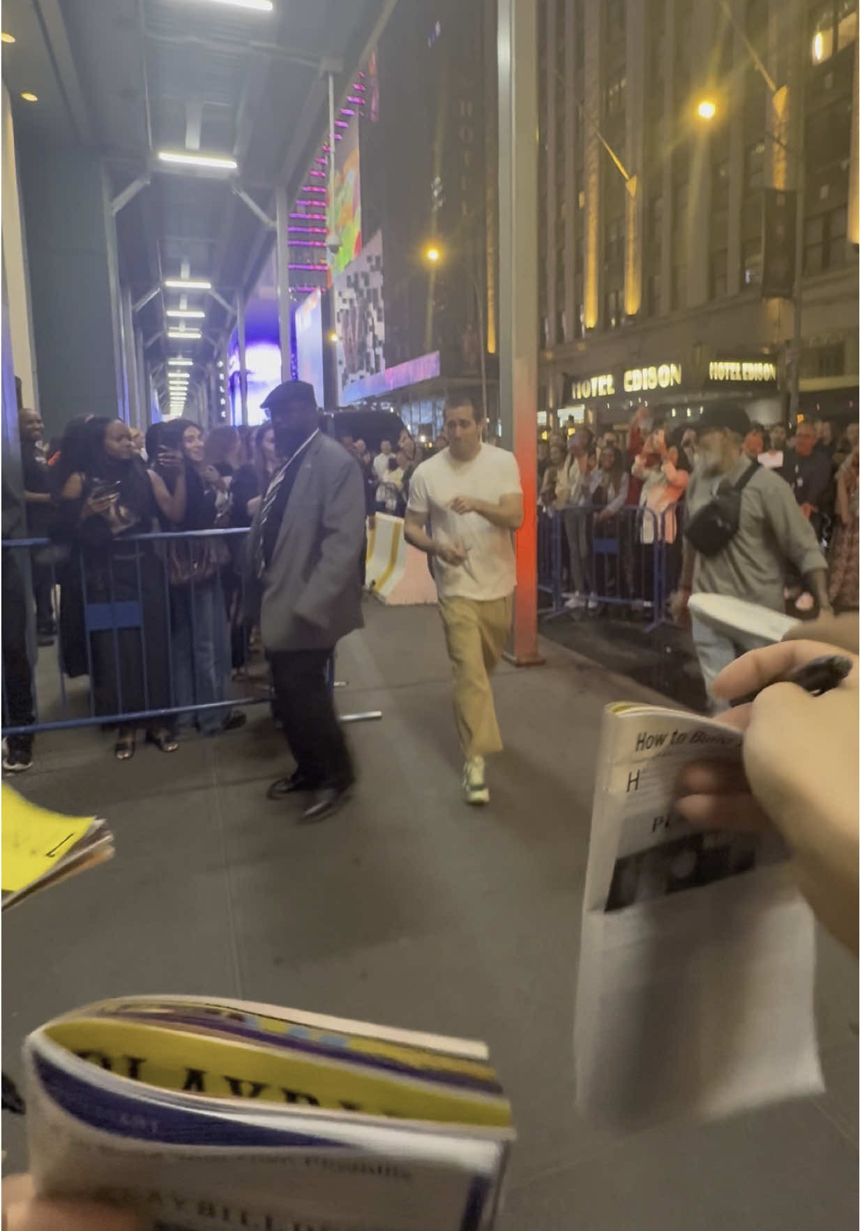 did it for taylor 😮‍💨 #alltoowell #taylorswift #jakegyllenhaal #alltoowelltaylorsversion #girlhood #fyp #foryou #fypシ゚viral #celebrity #viralvideo #jakegyllenhaalmovie 