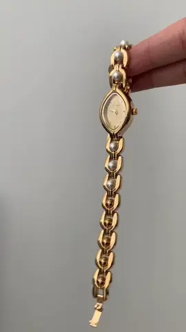 ✨🌷💕⌚️#womenwatch #simplewatch #wristwatch #vintagewatch #tiktokmademebuyit #goldwatch #fypp 