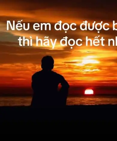 Em có biết không... chưa một lần anh muốn rời xa em. Anh thương em... thương bằng tất cả những gì anh có, bằng sự dịu dàng mà những người xung quanh anh chưa ai từng nhận được. Từ khoảnh khắc đầu tiên con tim rung động, đến giây phút nghẹn ngào buông câu chia tay - anh vẫn thương. Nhưng anh cũng dần hiểu... đôi khi, yêu một người sâu đậm đến đâu cũng không thể giữ họ lại bên mình. Anh đã từng nghĩ, chỉ cần yêu là đủ. Nhưng tình yêu... đâu chỉ cần mỗi yêu. Giữa anh và em là những khoảng cách không tên, là những lần hiểu lầm chẳng ai chịu giải thích, là những giấc mơ không còn chung đường... Và vì vậy, người rời đi cuối cùng... lại là em. Em đã từng ở lại rất lâu - đủ lâu để trở thành một phần trong mọi điều anh quen thuộc. Từ ánh mặt, nụ cười, đến giọng nói khe khẽ gọi tên anh.. Nhưng cuối cùng, tất cả cũng chỉ còn là ký ức, nằm im trong một góc tim không ai dám chạm vào. Anh thương em, nên anh không trách em. Anh thương em, nên khi em buông tay, anh chỉ biết Đứng Đó, Lặng Im và Chấp Nhận. Chúng mình từng có một đoạn thanh xuân đầy những thương nhớ . Từ những lần chờ nhau giữa phố đông. Đến những buổi chiều sau giờ làm mình ở bên nhau và chẳng cần nói gì, chỉ cần bên nhau cũng đủ bình yên. Nhưng buồn thay... tất cả những điều đẹp đẽ ấy, rồi cũng chỉ trở thành những điều 
