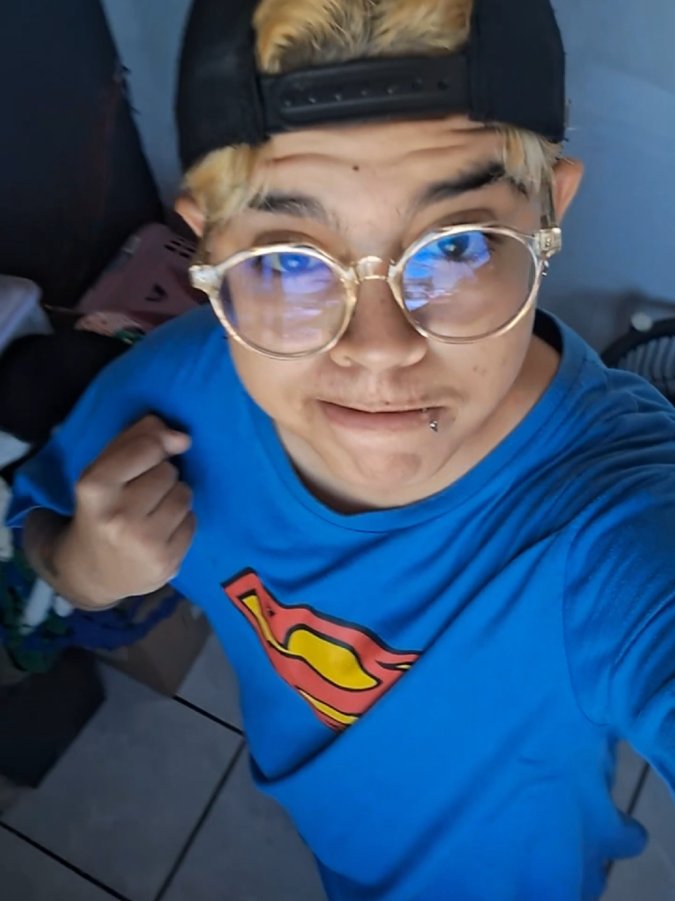 minha sandália já tava pedindo socorro já KKKKKKKKKKK😅 #fy #Vlog #recife #brasil #homemtrans🏳️‍⚧️ #morandosozinho1vez #morandosozinho #lgbtqiapn #compras 