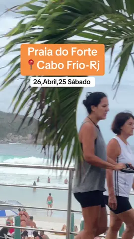 ✅✍️Dia nublado e abafado,variando entre sol e nuves 🌊✍️O mar de ressaca,algumas pessoas dão preferência para o cantinho do forte,por ser mais calmo. ✅lugares para conhecer no Brasil,Rio de Janeiro,Cabo frio,Regiao dos lagos. Abril 2025 ,fim de semana. #ferias#abril#2025#playa#praia#mar.