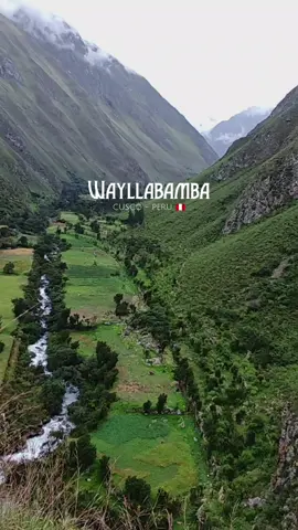 Wayllabamba, En el corazón del Camino Inca de 4 días, encontramos este rincón mágico: Wayllabamba. Desde el mirador de Patallacta, la vista se abre mostrando un valle fértil, rodeado de montañas sagradas y atravesado por antiguos senderos que aún conservan el eco de los caminantes ancestrales. Un momento de calma antes de seguir la ruta hacia las alturas y los secretos de Machu Picchu. . . . . . . #Wayllabamba #CaminoInca #IncaTrail #TrekkingPeru #TrekkingLife #HikingAdventures #CaminoInca4Días #Patallacta #AventuraAndina #CuscoPeru #ExploraPeru #NatureLovers #MontañasSagradas #MachuPicchuTrek #PeregrinajeAndino
