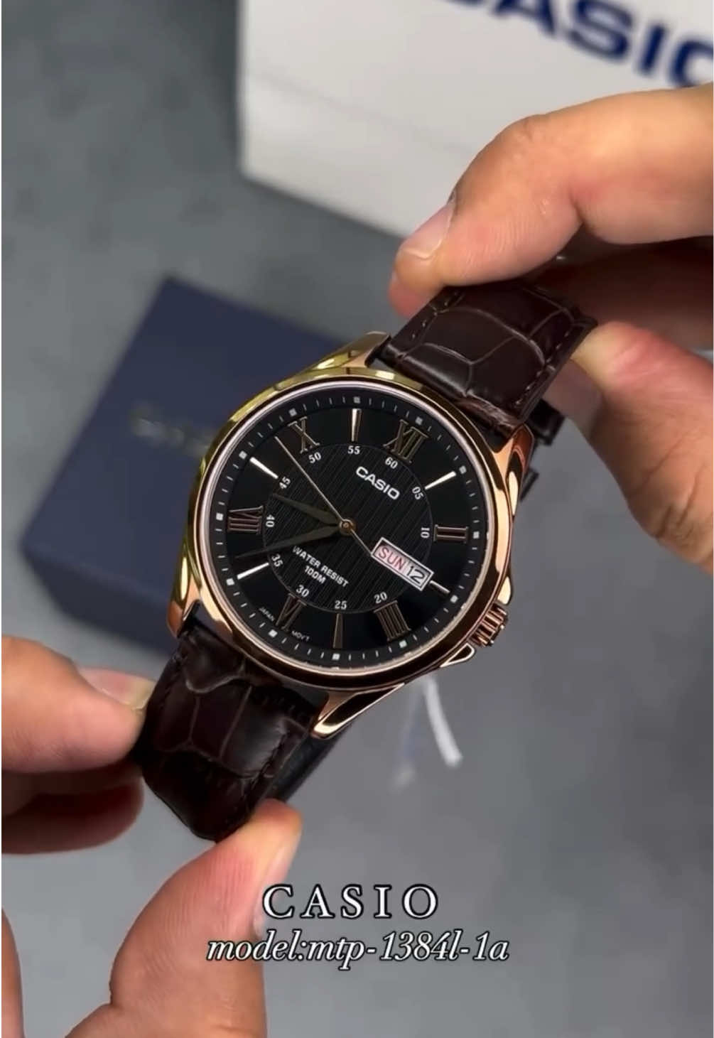 Sở hữu ngay Casio MTP-1384L - chiếc đồng hồ đẳng cấp, hoàn hảo cho phong cách lịch lãm của bạn.  - Thiết kế phom dáng thanh lịch, lịch lãm, phù hợp với anh em công sở. - Vỏ máy 41mm vừa vặn với đa số cổ tay nam giới. - Máy Quartz chính hãng, made in Japan - độ chính xác cao và bền bỉ. - Dây da chính hãng, tăng thêm nét sang trọng cho thiết kế. • Website: casiovietnamstore.com • Xem thêm đồng hồ tại: @donghohelix  • Hotline: 0989 263 873 - 0902 695 680 Hàng có sẵn, ship cod toàn quốc. Sỡ hữu ngay em dây da nâu để nâng tầm phong cách của bạn! #đồnghồ #donghonam #donghocasio #donghochinhhang #donghodep #reels #phongcach #casiowatch
