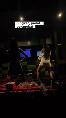 #fyppppppppppppppppppppppp #fyp #fyp #diskotik #dugemparty #dugem #clubbing #partyterusid #party #ayoparty #breakbeat #vitaminmalam #club #clubmalam #diskotik 