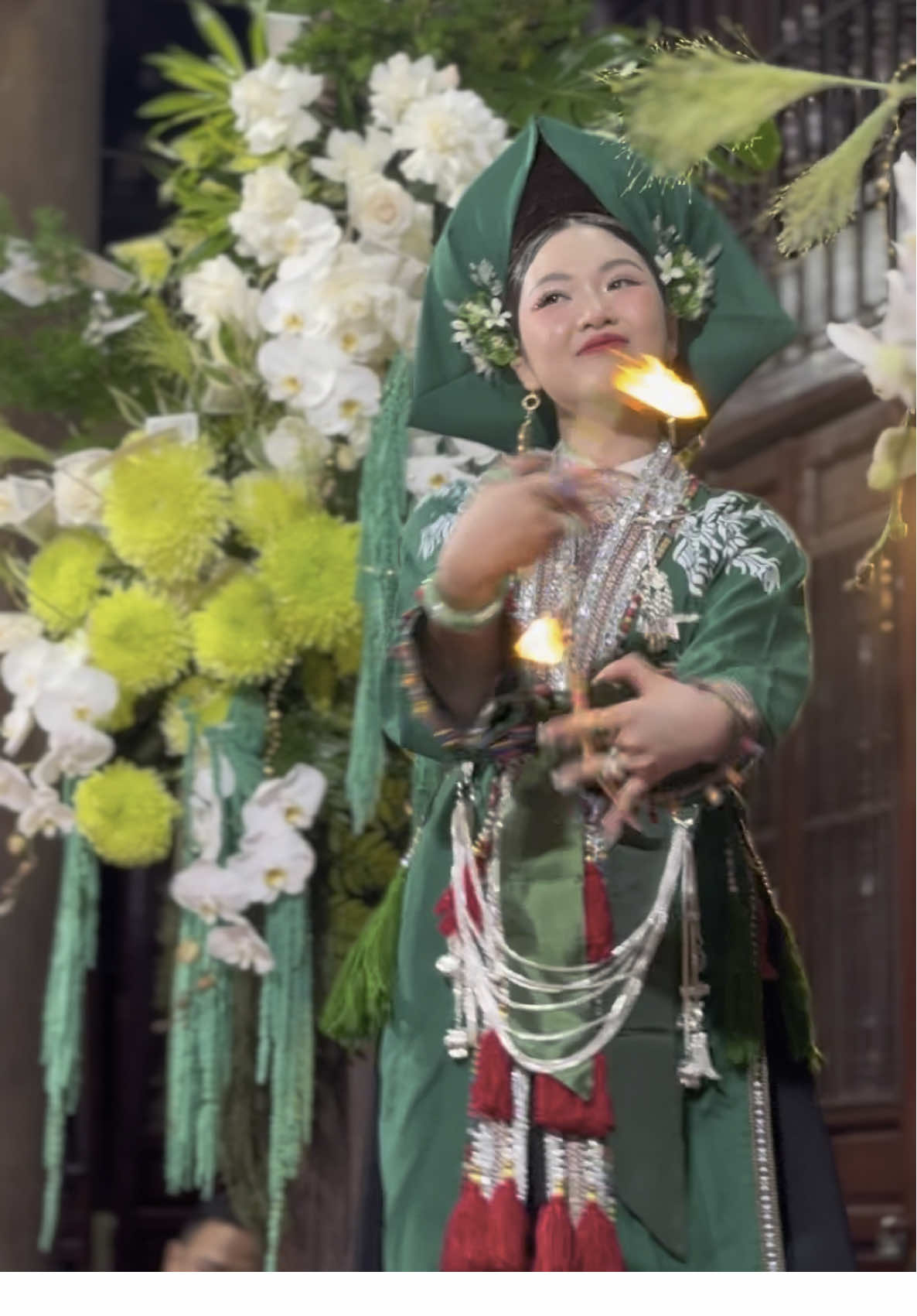 Lá chầu là tấm lòng son, quả cau là tấm thân con ra trình☺️. Lậy Chầu🙏🏻 #chaudenhithuongngan #haudong #tuphuvanlinh #dieuphuctam #tiktokindia #LearnOnTikTok 