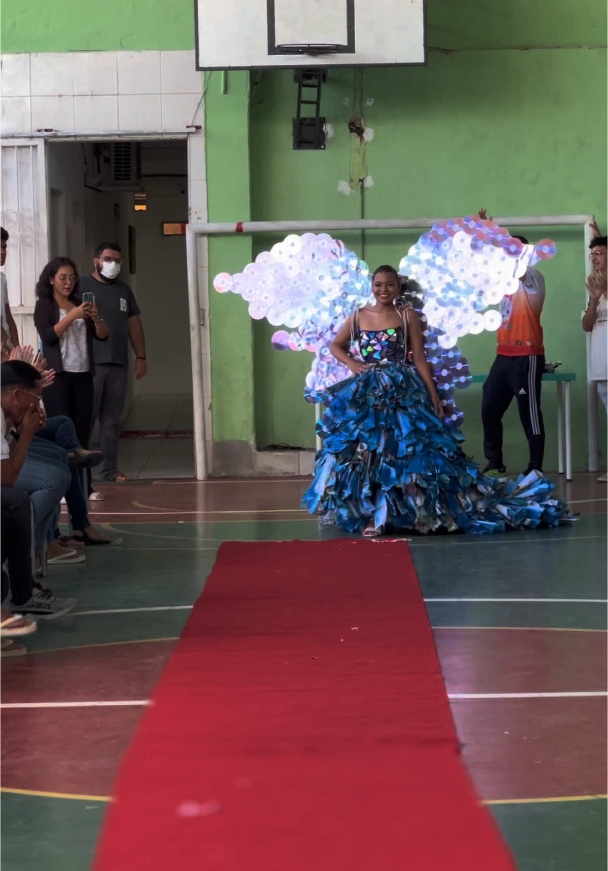 Sobre ter entregado tudo no desfile da escola. #escola #desfile #fy #fyppppppppppppppppppppppp #foryoupage #reciclavel #mulherdepreso🔓🕊👫💍 #fyp 
