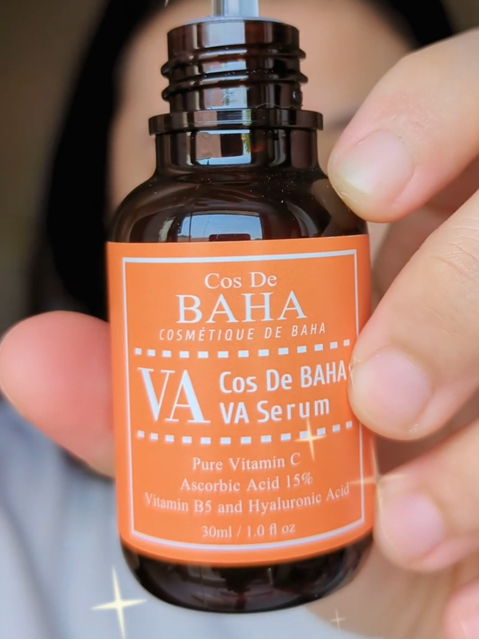 if you have acne marks or dark spots this serum is a game changer for your skin! ✨🧡 .  .  .  #commalax #cosdebaha  #kbeauty  #skincaretips #commalax_cosdebaha  .  @commalax.global  @commalaxph  @cosdebaha.philippines  cos de baha va vitamin c serum