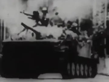 Chiến thắng 30 4 1975, hay còn gọi là Ngày Giải phóng miền Nam, thống nhất đất nước, có ý nghĩa lịch sử vô cùng quan trọng đối với Việt Nam, không chỉ trong bối cảnh lịch sử quốc gia mà còn trong bối cảnh khu vực và thế giới. Dưới đây là một số ý nghĩa lịch sử của chiến thắng này: 1. Kết thúc cuộc kháng chiến chống Mỹ Chiến thắng 30 4 1975 đánh dấu sự kết thúc của cuộc chiến tranh kéo dài suốt hơn 20 năm giữa Việt Nam và các thế lực đế quốc, đặc biệt là Mỹ. Đây là chiến thắng vĩ đại của nhân dân Việt Nam, thể hiện tinh thần kiên cường, bất khuất và khát vọng hòa bình của dân tộc. Việc giành chiến thắng không chỉ là sự trả thù cho những mất mát, hy sinh trong suốt cuộc chiến mà còn là chiến thắng của chính nghĩa. 2. Thống nhất đất nước Ngày 30 4 1975 đã đưa Việt Nam trở thành một quốc gia thống nhất, từ Nam chí Bắc, chấm dứt hơn 100 năm chia cắt đất nước. Miền Nam được giải phóng, các vùng đất cũ của Việt Nam đều trở thành một thể thống nhất, đánh dấu một mốc son chói lọi trong lịch sử dân tộc. 3. Khẳng định quyền tự quyết của nhân dân Việt Nam Chiến thắng này khẳng định quyền tự quyết, quyền làm chủ của nhân dân Việt Nam trong việc lựa chọn con đường phát triển và bảo vệ độc lập dân tộc. Việt Nam đã chứng minh rằng đất nước có thể tự đứng vững, xây dựng lại từ đống đổ nát, vượt qua khó khăn, thách thức để phát triển và hội nhập với thế giới. 4. Tạo nền tảng cho công cuộc xây dựng và phát triển đất nước Sau khi thống nhất, đất nước bắt đầu quá trình hàn gắn vết thương chiến tranh, khôi phục nền kinh tế, xây dựng lại cơ sở hạ tầng, phát triển văn hóa, giáo dục. Chính quyền thống nhất đã tập trung vào việc thực hiện công cuộc xây dựng đất nước, ổn định tình hình và phát triển kinh tế. 5. Tác động đến khu vực và thế giới Chiến thắng 30 4 1975 không chỉ có ý nghĩa với Việt Nam mà còn đối với các quốc gia trong khu vực Đông Nam Á và thế giới. Đây là dấu mốc quan trọng trong quá trình kết thúc chiến tranh lạnh, đặc biệt là trong bối cảnh chiến tranh Việt Nam đã ảnh hưởng sâu rộng đến nhiều quốc gia. Việt Nam cũng trở thành hình mẫu cho các dân tộc đang đấu tranh giành độc lập và tự do trên thế giới. 6. Biểu tượng của tinh thần đoàn kết, chiến đấu anh dũng Ngày 30/4 cũng là biểu tượng của tinh thần đoàn kết giữa các tầng lớp nhân dân, các lực lượng quân đội và công an trong cuộc đấu tranh giành độc lập, tự do. Đây là thắng lợi của sức mạnh tổng hợp từ cả dân tộc, từ các phong trào yêu nước và sự lãnh đạo tài tình của Đảng Cộng sản Việt Nam. Tóm lại, chiến thắng 30 4 1975 không chỉ là một mốc son trong lịch sử Việt Nam, mà còn là biểu tượng của lòng yêu nước, sự kiên cường và khát vọng tự do, độc lập của một dân tộc đã chiến thắng trong gian khổ để xây dựng một đất nước hòa bình, thống nhất. (cre:thư viện Pháp luật) #GiảiPhóngmiềnNam #giaiphongmiennam #3041975 #giaiphongmiennamthongnhatdatnuoc🇻🇳🇻🇳🇻🇳 #🇻🇳  #mine_xukai #mina_xukai #xh #fyp #family_thai_dan🌈 #crysha_team 