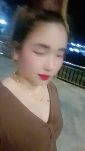 bờ hồ có em ở đâu có anh 