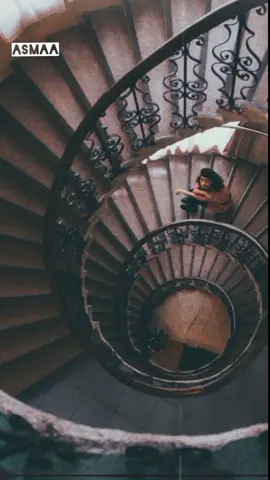 لما تصادف علي السلم