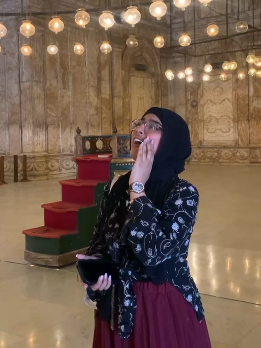 كمية بهجه وسط الأجانب 