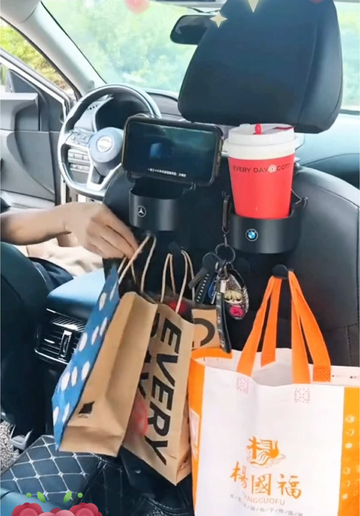 Móc Ghế ô tô giá đỡ cốc treo trên oto gọn gàng #xuhuongtiktok #xuhuong #muahangtaitiktokshop #giadungthongminh #thinhhanhtiktok #giadungtienich #dogiadung #thinhhanh 
