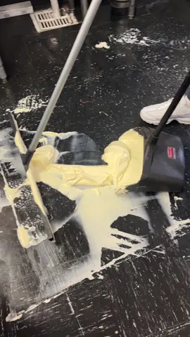 food service core 🤩 I wanted to duet the person who posted about their ketchup incident but they had duets off so heres this dissatisfying video from september 6 2023 #fyp 
