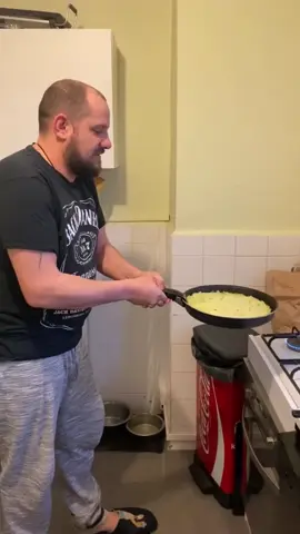 Funny kitchen accidents🤣😂#prank #foryou #funn #funnyvideos #fyp #cooking #viral #usa 